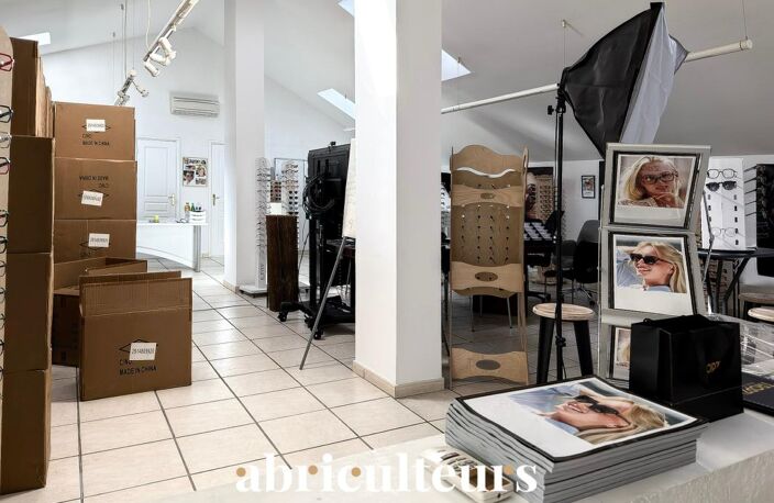 Le Muy – Opportunité professionnelle : bâtiment commercial et entrepôt proche A8 — photo 2