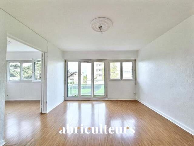 Appartement 5 pièces de 84 m² avec cave et place de parking – Cognac (16100) — photo du bien