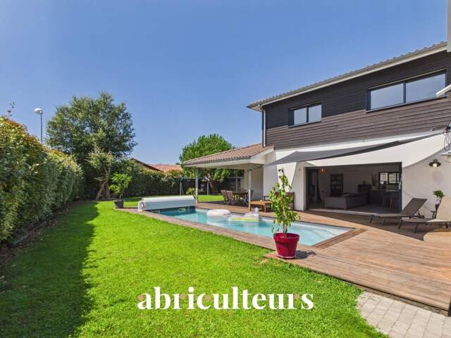 Villa contemporaine de 2018 avec piscine  en vente  à Seignosse Bourg (40510) — photo du bien