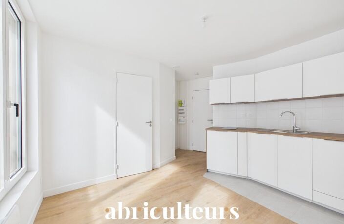 Charmant Appartement T2 rénové avec prestations de qualité dans le 18ème arrondissement — photo 5