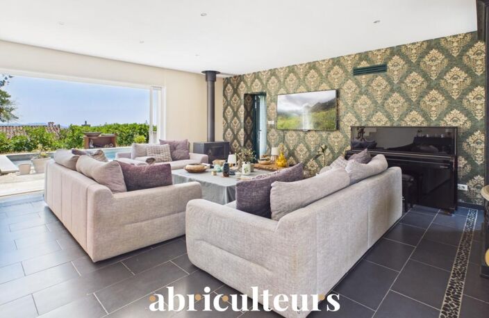 Spacieuse villa avec piscine et terrain d’environ 1 500 m² , dépendance et vue dégagée en vente à Callian (83440) — photo 3