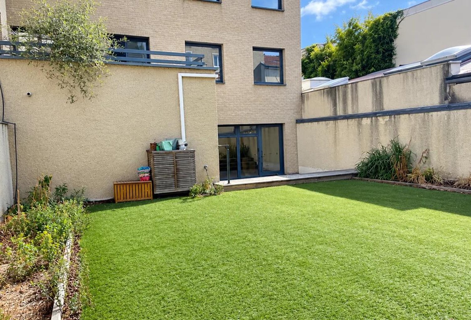 Rez-de-jardin avec jardin et terrasse privatifs - Bureaux de standing à 100 mètres du métro et des commerces — photo 1