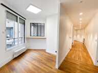 EXCLUSIVITÉ CORPIMMO vous propose à la location un élégant espace de bureaux de 109, situé au 2ᵉ étage d’un immeuble d’angle de standing, bénéficiant d’une adresse particulièrement recherchée, face à l’Hôtel George V — photo 2