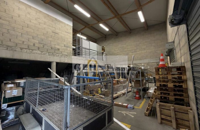 À LOUER – LOCAUX D'ACTIVITÉ – VERNEUIL-EN-HALATTE — photo 2