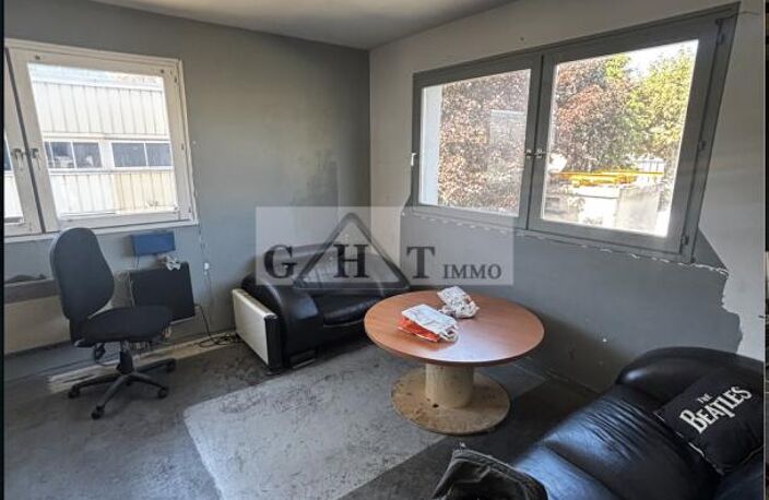À LOUER – Entrepôt indépendant avec bureaux Villeneuve -La-Garenne — photo 4