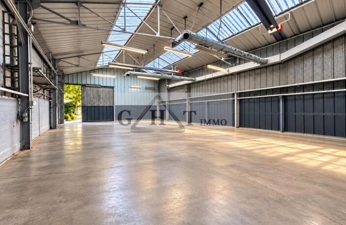 A louer 205m2 d'entrepôt et 150m2 d'habitation — photo 2