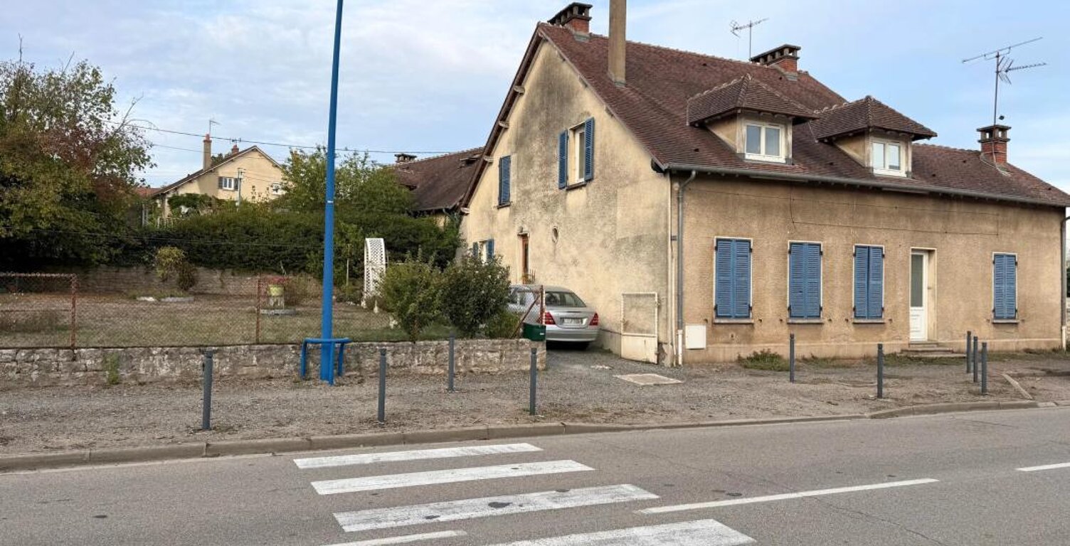 Maison de 8 pièces de 200 m² à Saint-Léger-des-Vignes — photo 1