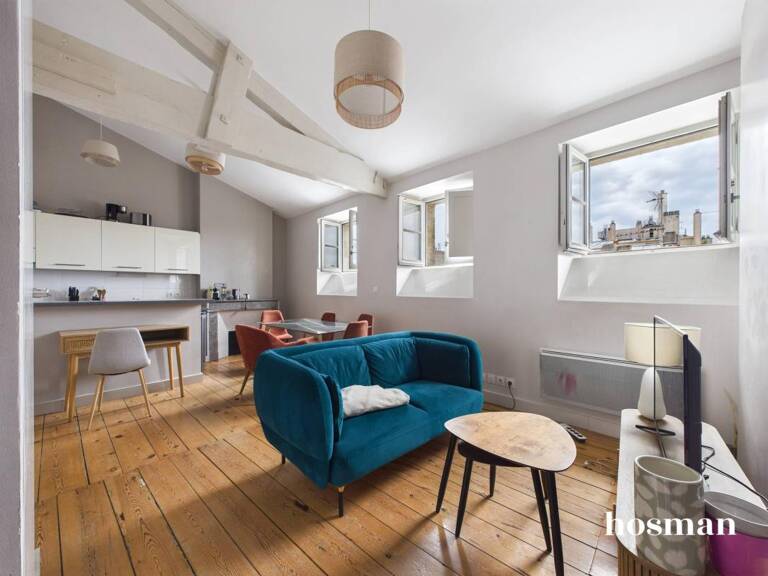 Superbe appartement 2 pièces de 46 m² - Lumineux dernier étage avec vue sur les toits - Donne sur rue du loup, Bordeaux — photo 1