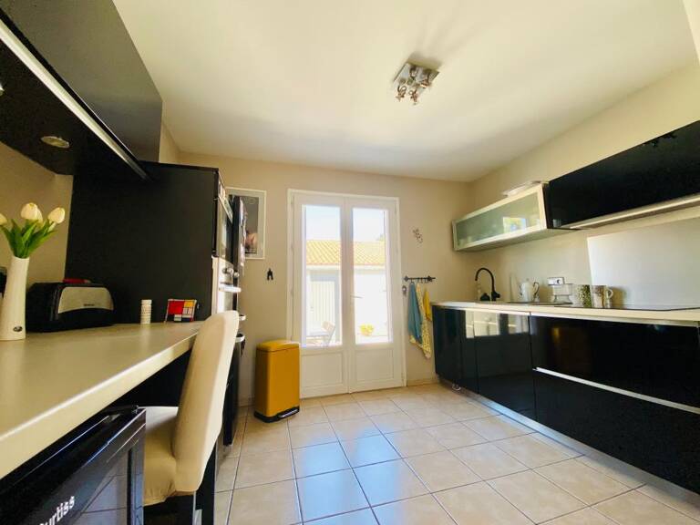 Baisse de prix, urgent : Villa en parfait état avec piscine, au calme et sans vis-à-vis — photo 1