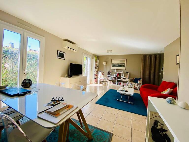 Baisse de prix, urgent : Villa en parfait état avec piscine, au calme et sans vis-à-vis — photo 1