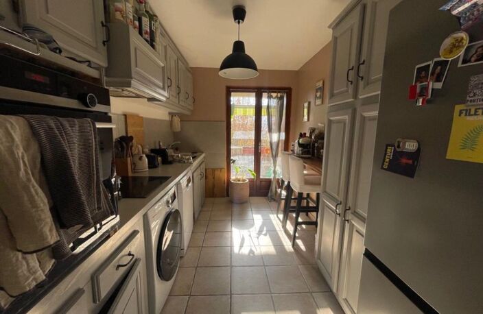 Appartement T3 84120 PERTUIS À Louer — photo 2