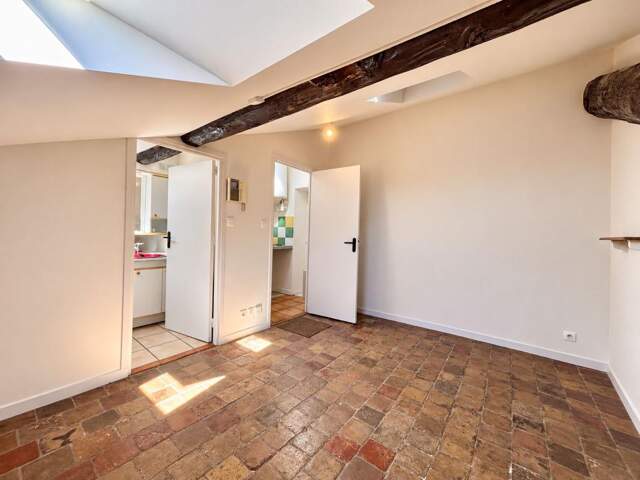METRO MASSENA - T1 12.68m2 CARREZ (26.70m2 AU SOL) — photo du bien