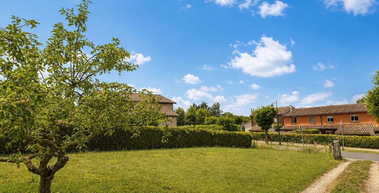 À vendre – Terrain de 614 m² non viabilisé en plein cœur de Saint-Jean-de-Thurigneux – — photo 1