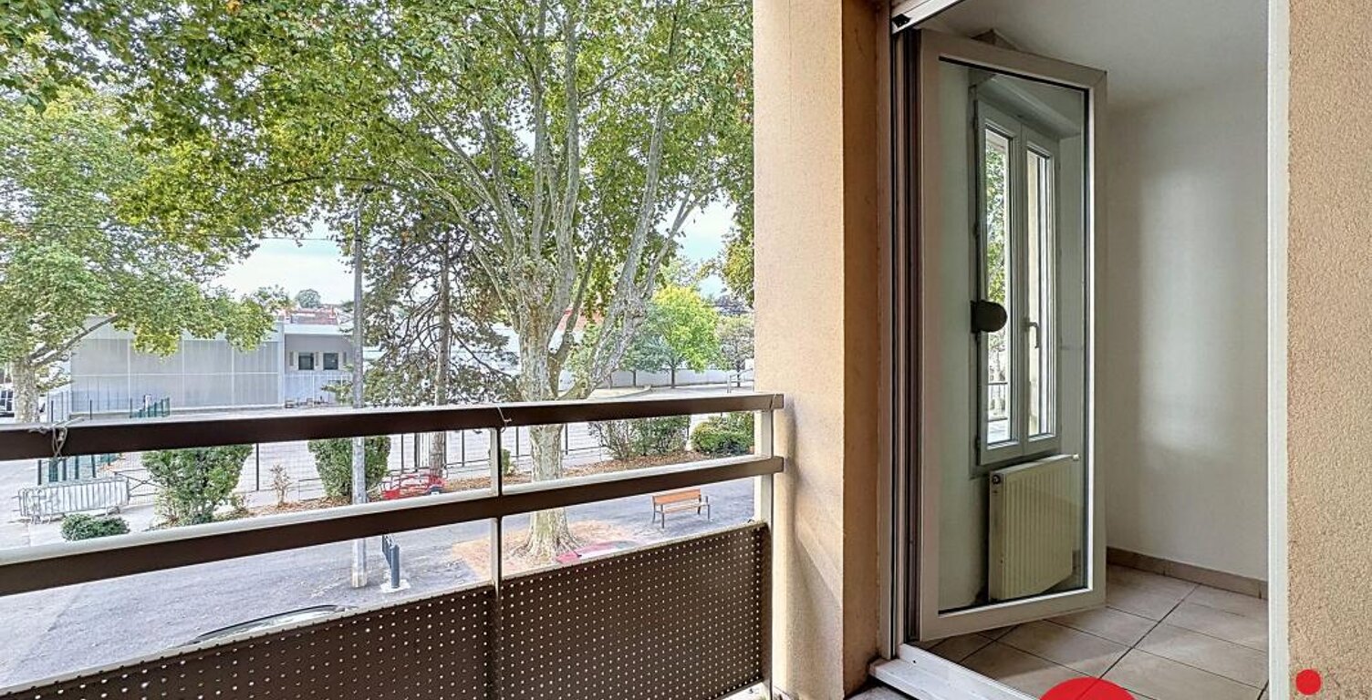 Grand appartement T2 avec terrasse, cave et garage fermé — photo 1