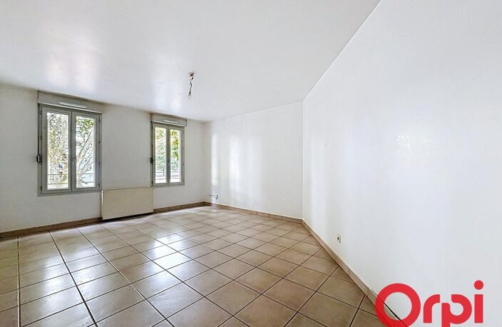 Grand appartement T2 avec terrasse, cave et garage fermé — photo 3