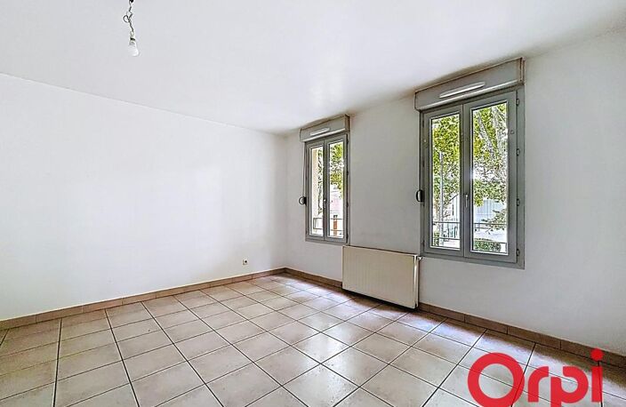 Grand appartement T2 avec terrasse, cave et garage fermé — photo 4