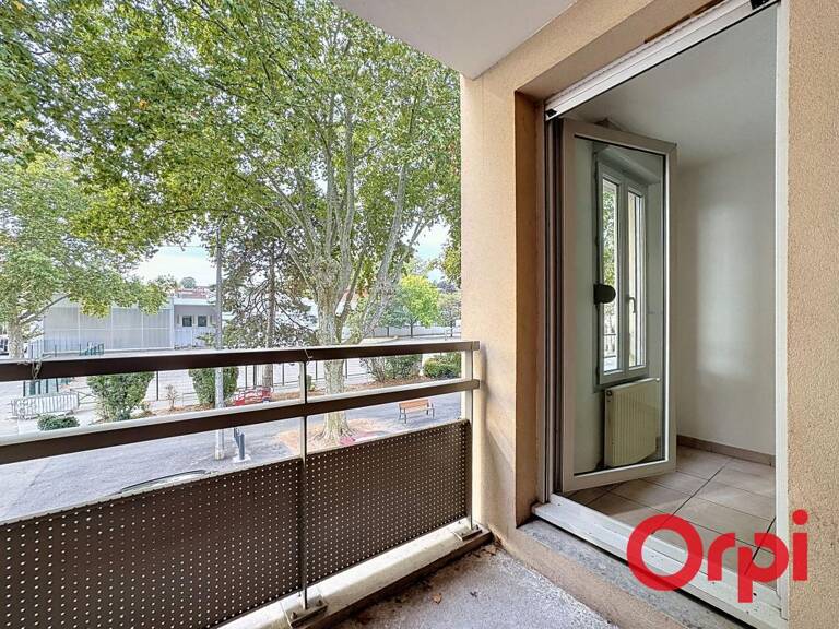 Grand appartement T2 avec terrasse, cave et garage fermé — photo 1