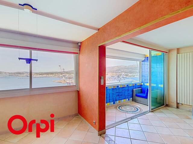 Magnifique appartement T4 avec cave et vue exceptionnelle sur la mer et la Rade de Toulon — photo du bien