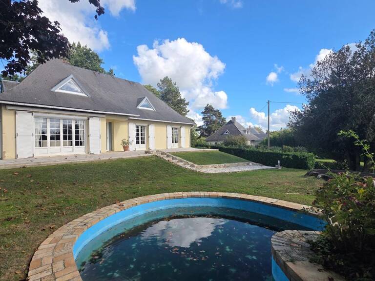Maison À Vendre SAINT MARTIN DU MANOIR - 200 m2 - 5 chambres - 3481 m2 de terrain — photo 1