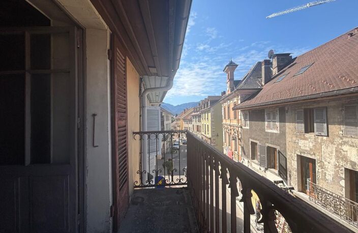 Appartement triplex à rénover avec cour et balcon — photo 2