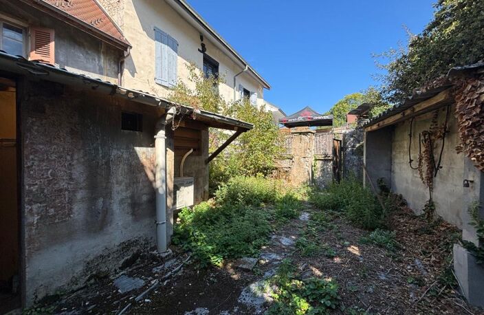 Appartement triplex à rénover avec cour et balcon — photo 3