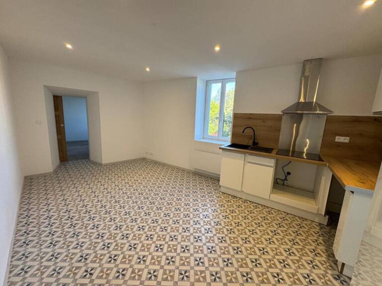 À louer – Appartement T3 rénové avec terrasse à Gagnières — photo 1