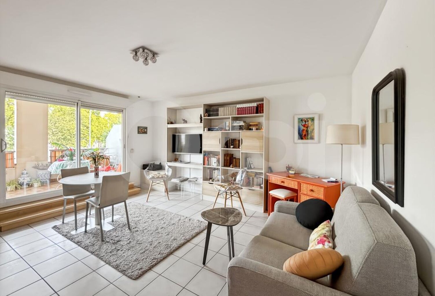 HYÈRES – T2 de 51 m² avec terrasse, garage et cave – VIAGER OCCUPÉ — photo 1