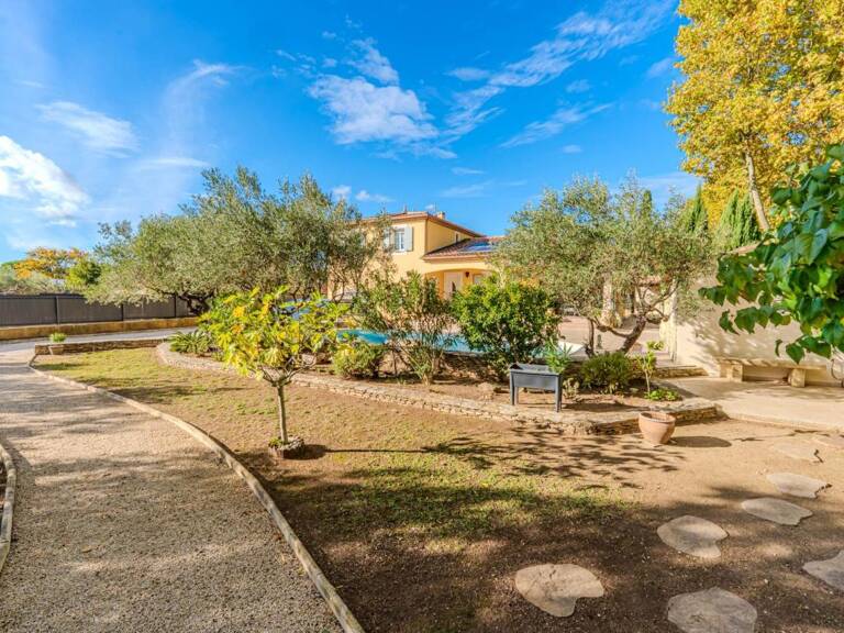 Villa de charme avec piscine et 5 chambres à Clarensac — photo 1