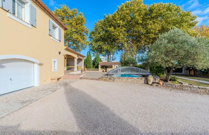 Villa de charme avec piscine et 5 chambres à Clarensac — photo 3