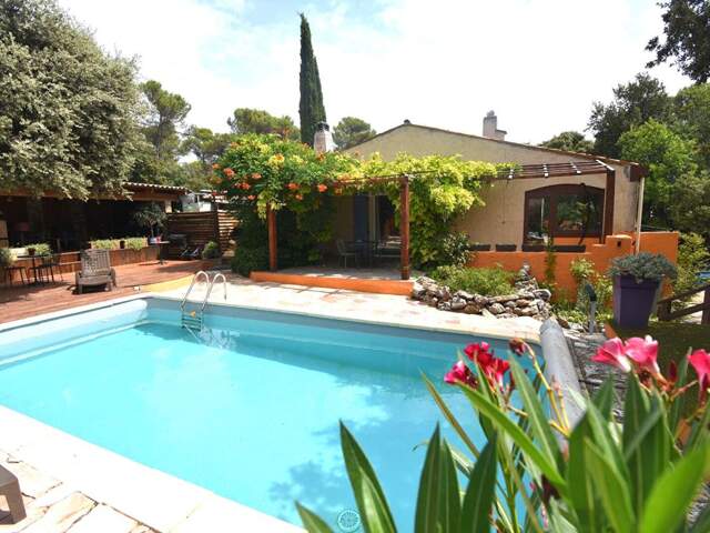 Villa 145 m² plain-pied, piscine  au sel, chauffée & pool house, 1 300 m² de terrain — photo du bien