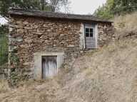 LACAZE - TERRAIN AGRICOLE AVEC GRANGE EN PIERRE — photo 2