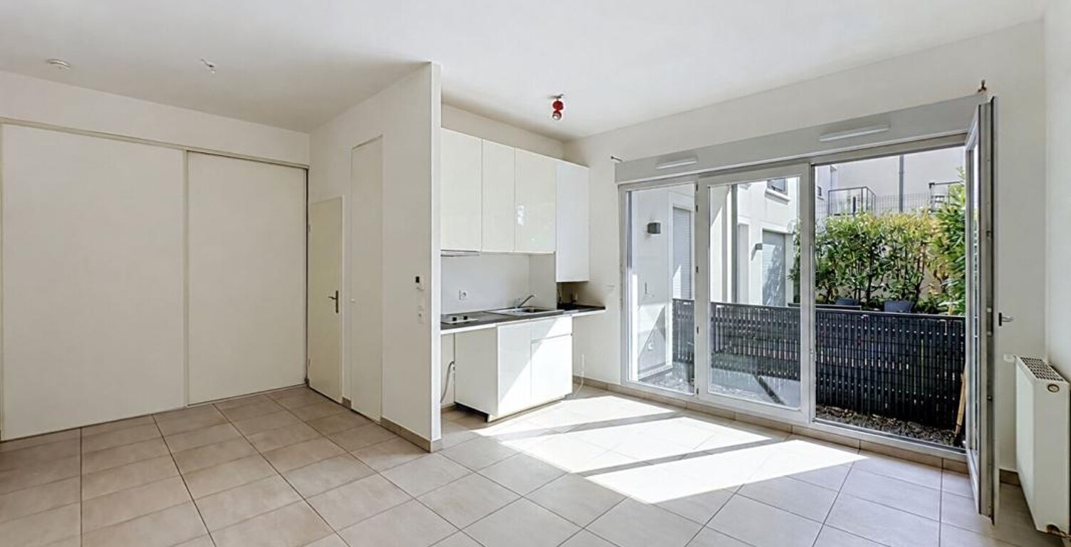 STUDIO DE 28 M² EN REZ-DE-JARDIN AVEC PARKING — photo 1