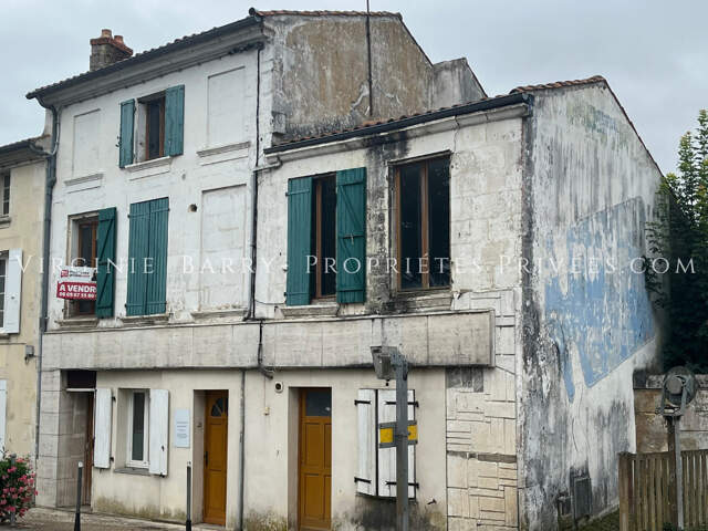 IMMEUBLE COMPOSE DE 4 APPARTEMENTS ET 1 MAISON AVEC JARDIN — photo du bien
