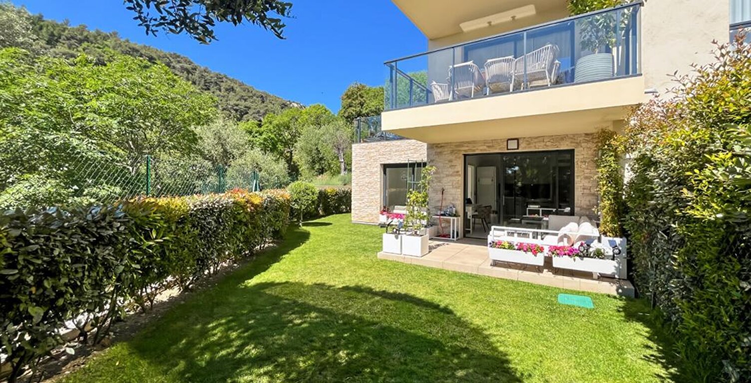 ÈZE VILLAGE : T4 avec jardin privatif, aperçu mer et garage — photo 1