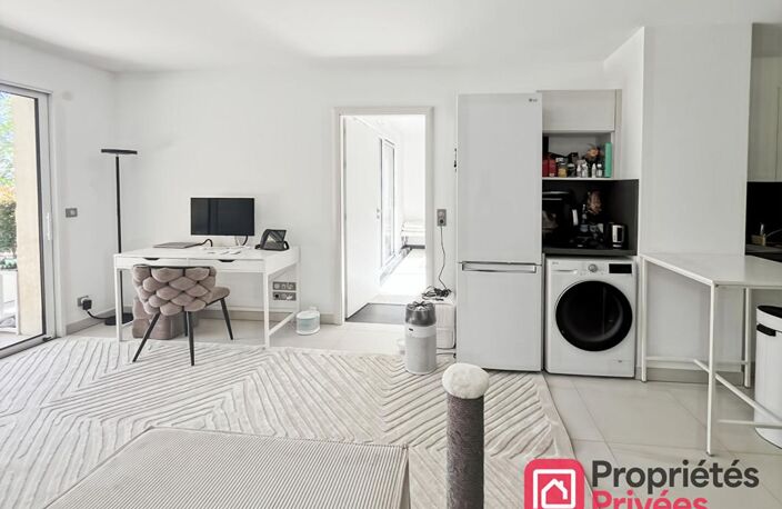 ÈZE VILLAGE : T4 avec jardin privatif, aperçu mer et garage — photo 4