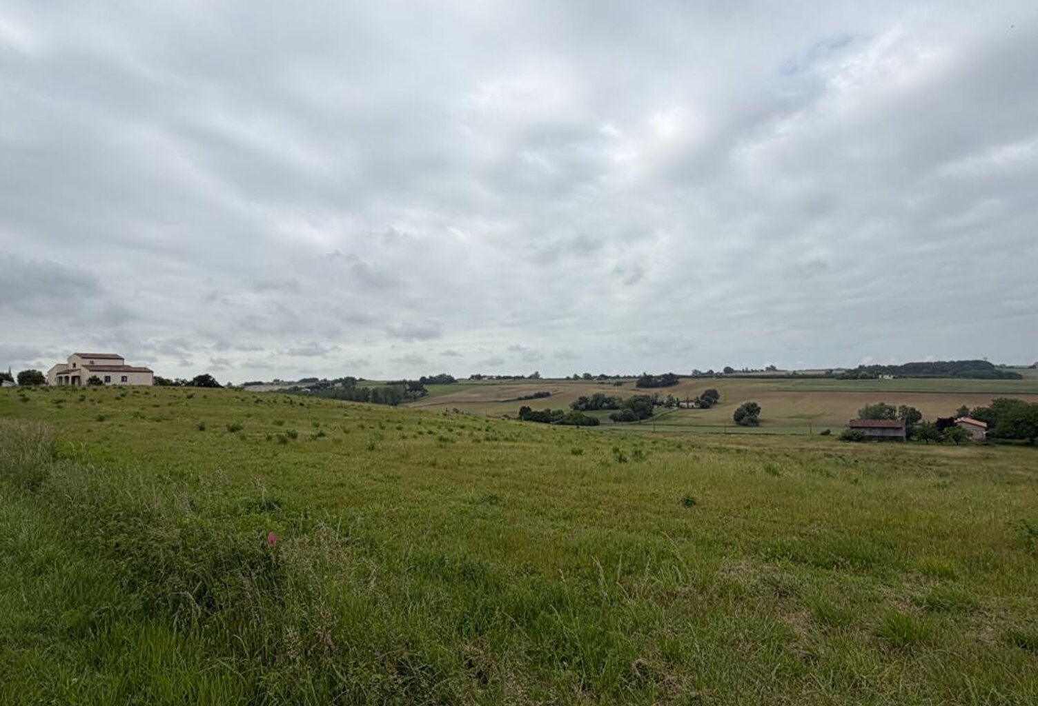 Terrain à bâtir de 1346 m2 avec vue dégagée sur la campagne — photo 1