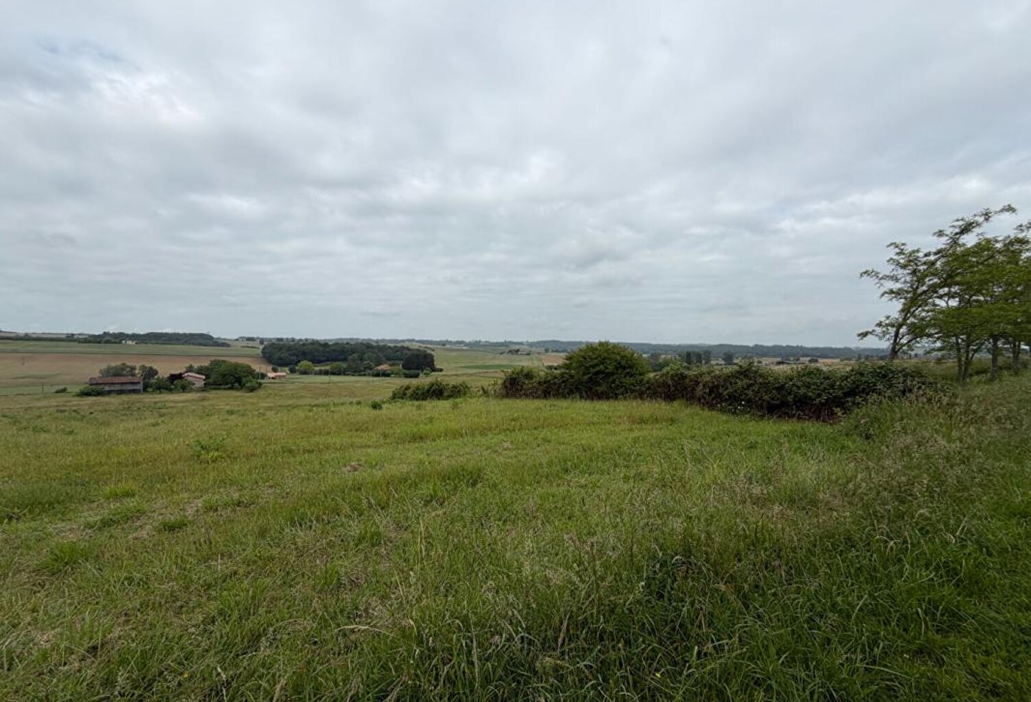 Terrain à bâtir de 1341m2, vue dégagée sur la campagne — photo 1