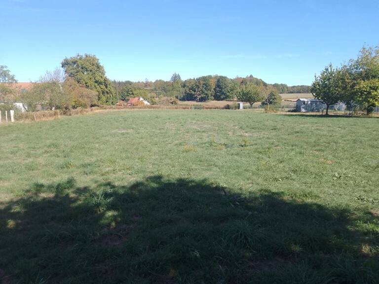 Terrain  constructible de  3200 m² — photo 1