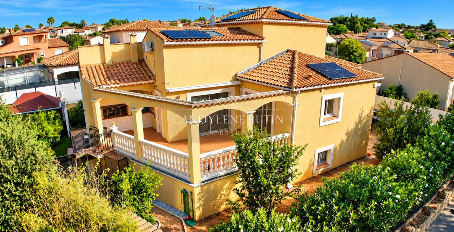 Villa — photo 1