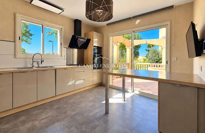 Villa — photo 2