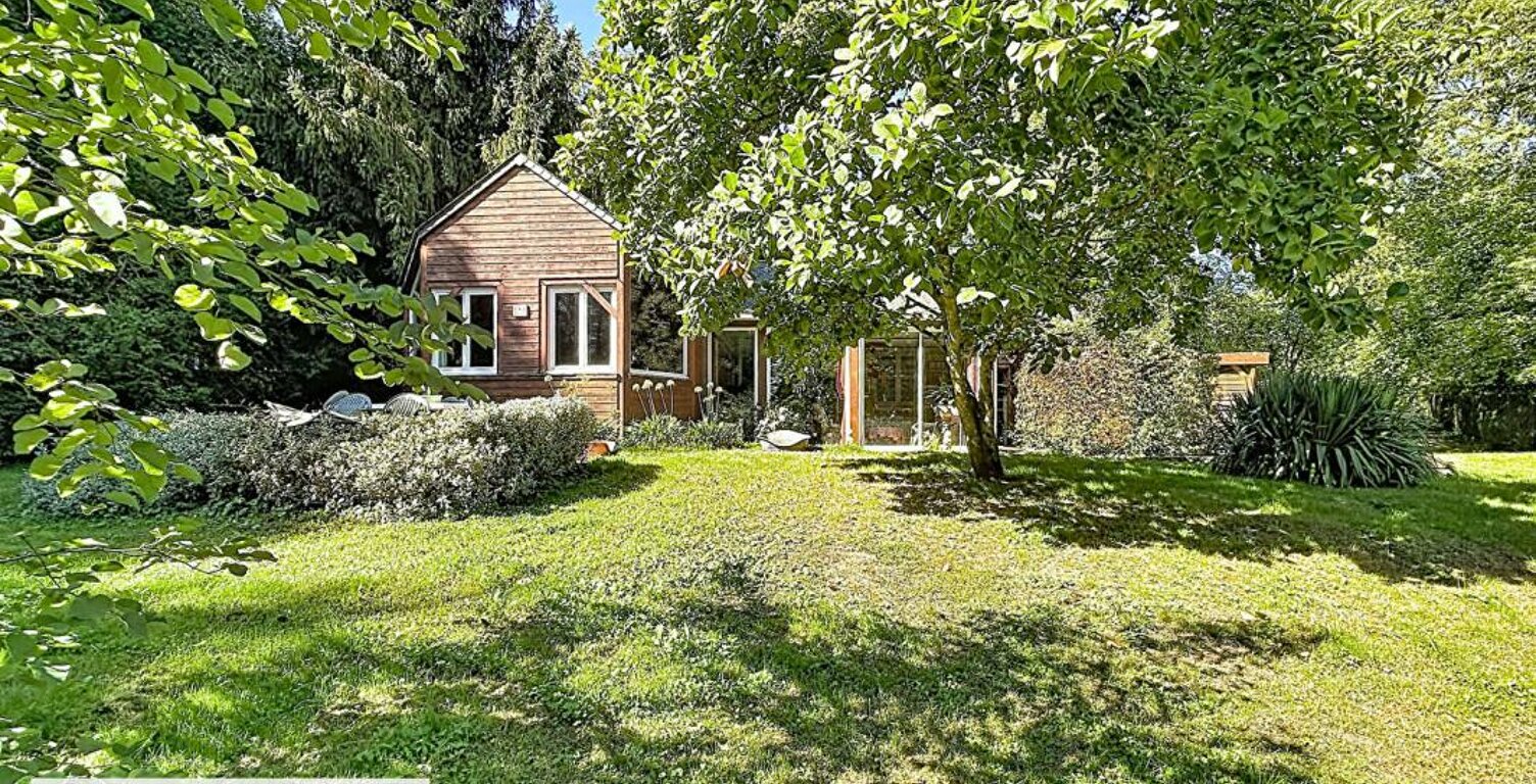 BONNEBOSQ  Une maison atypique au coeur du Pays d'Auge, sur plus d'un hectare — photo 1