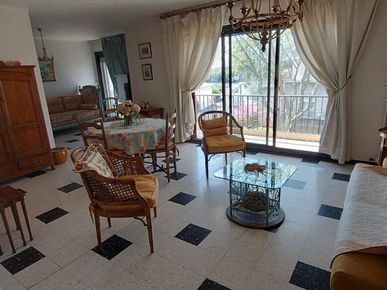 30. GARD. NIMES. Appartement traversant climatisé de 106 m² avec terrasse dans résidence sécurisée — photo 1