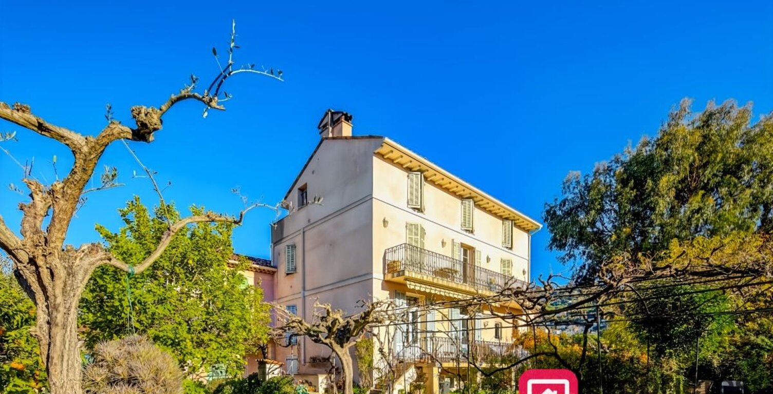 HAUT DE VILLA EN DUPLEX AVEC GRAND JARDIN, GARAGE ET PARKINGS — photo 1