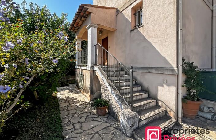 HAUT DE VILLA EN DUPLEX AVEC GRAND JARDIN, GARAGE ET PARKINGS — photo 4
