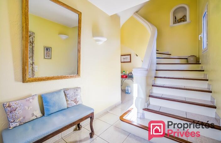 HAUT DE VILLA EN DUPLEX AVEC GRAND JARDIN, GARAGE ET PARKINGS — photo 5