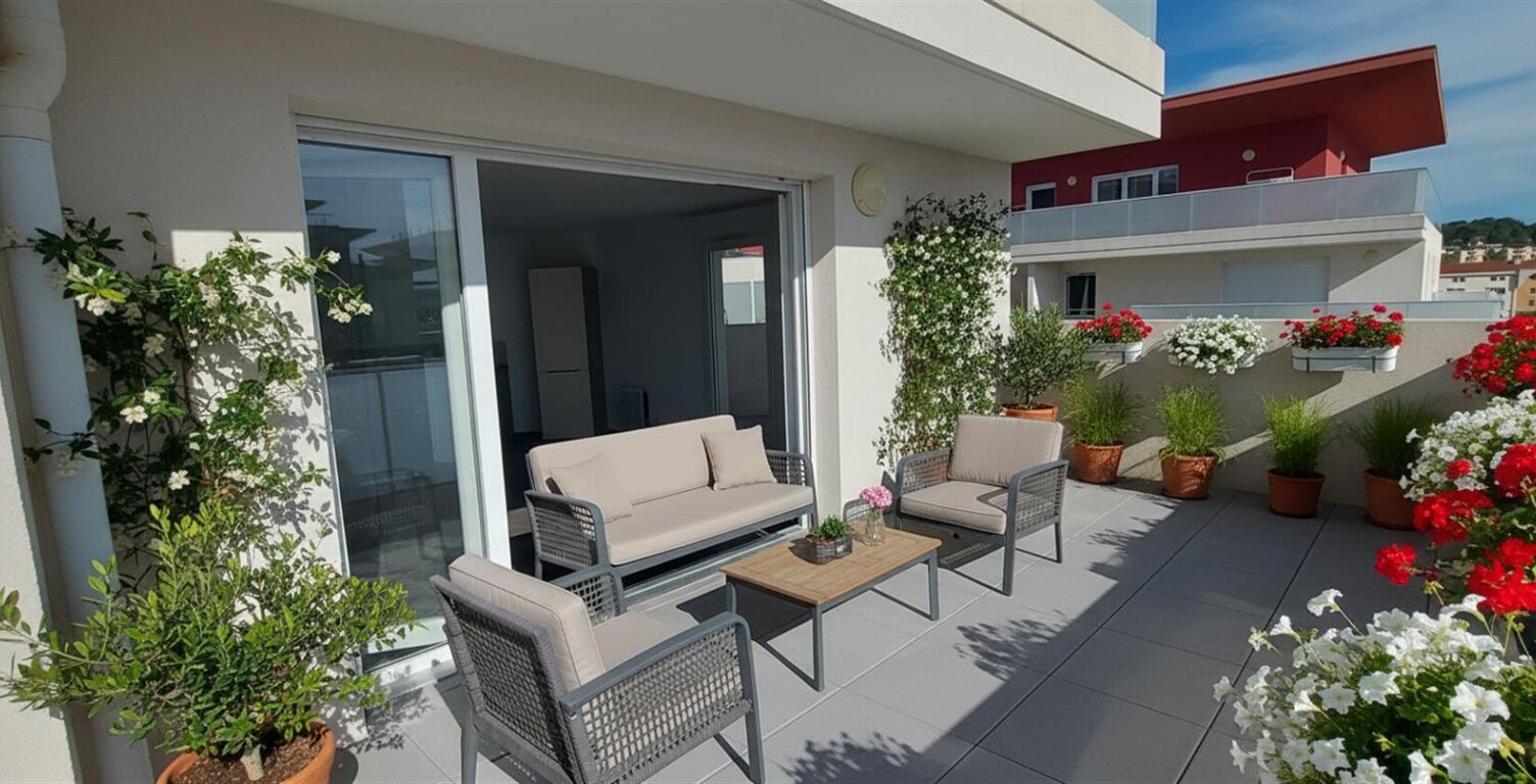 30.GARD.NIMES. Appartement de standing de 69 m² avec terrasse de 46 m² et double garage dans résidence sécurisée — photo 1