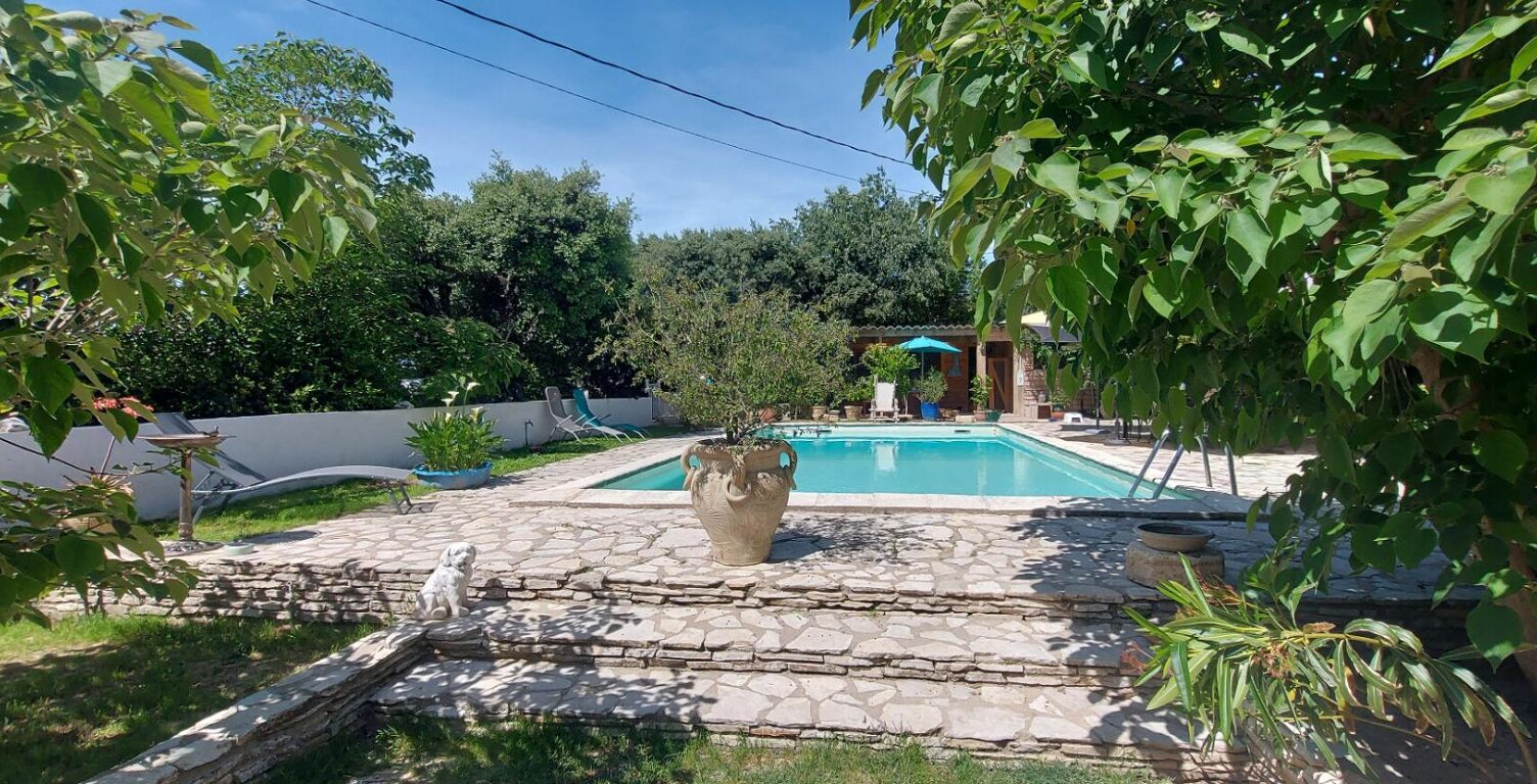 GARD. 30.NIMES. Quartier La Cigale. Belle maison de 119 m2 sur terrain arboré de 1250 m² avec piscine 10 X 6 ? Dépendance ? Capitelle — photo 1
