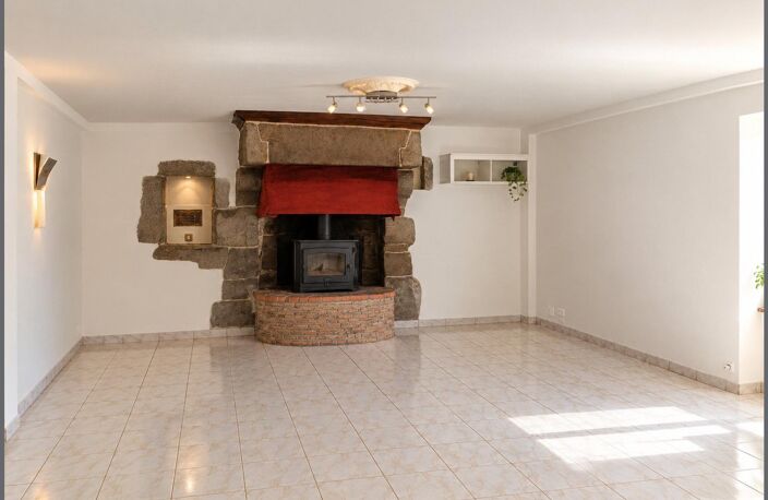 Belle longère en pierres avec studio indépendant à rafraichir, terrain clos, arboré de 1612 m 2. 12 MN de Combourg. — photo 5