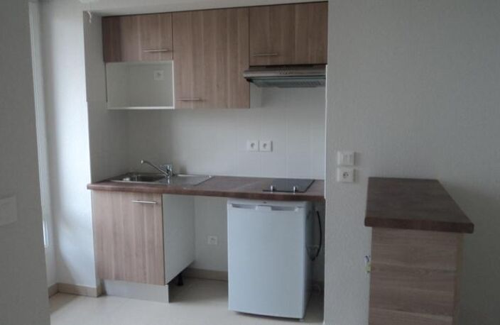 Location appartement 2 pièces 43 m² à Saint-Laurent-du-Var (06700) — photo 2