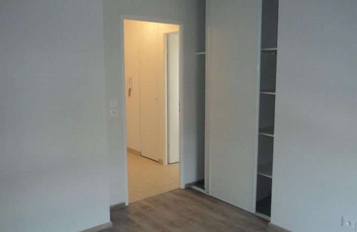 Location appartement 2 pièces 43 m² à Saint-Laurent-du-Var (06700) — photo 3